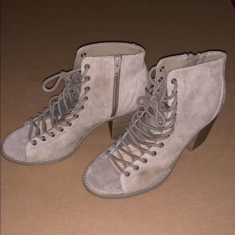 Shoe boots